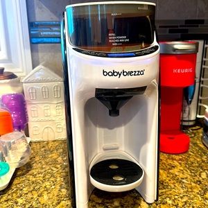 Like new baby breeza formula pro advance. Lightly used literally like new.